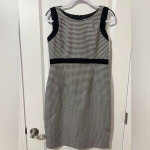 Kasper Black and White Houndstooth Sleeveless Midi Dress
